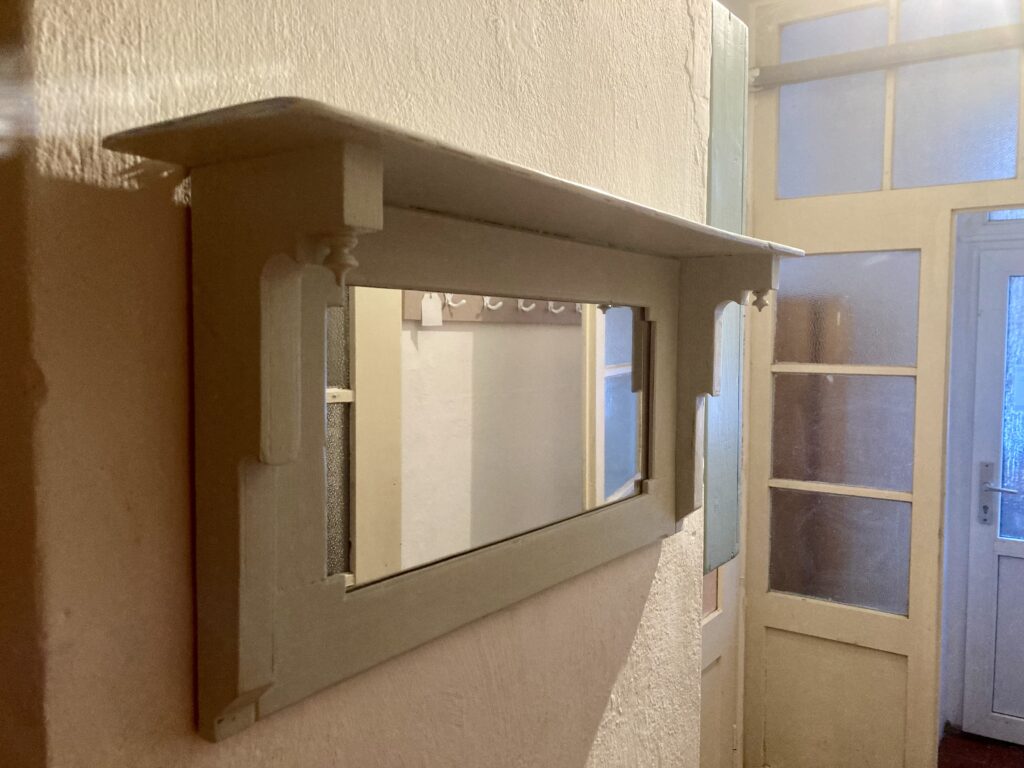 Wandboard mit Spiegel