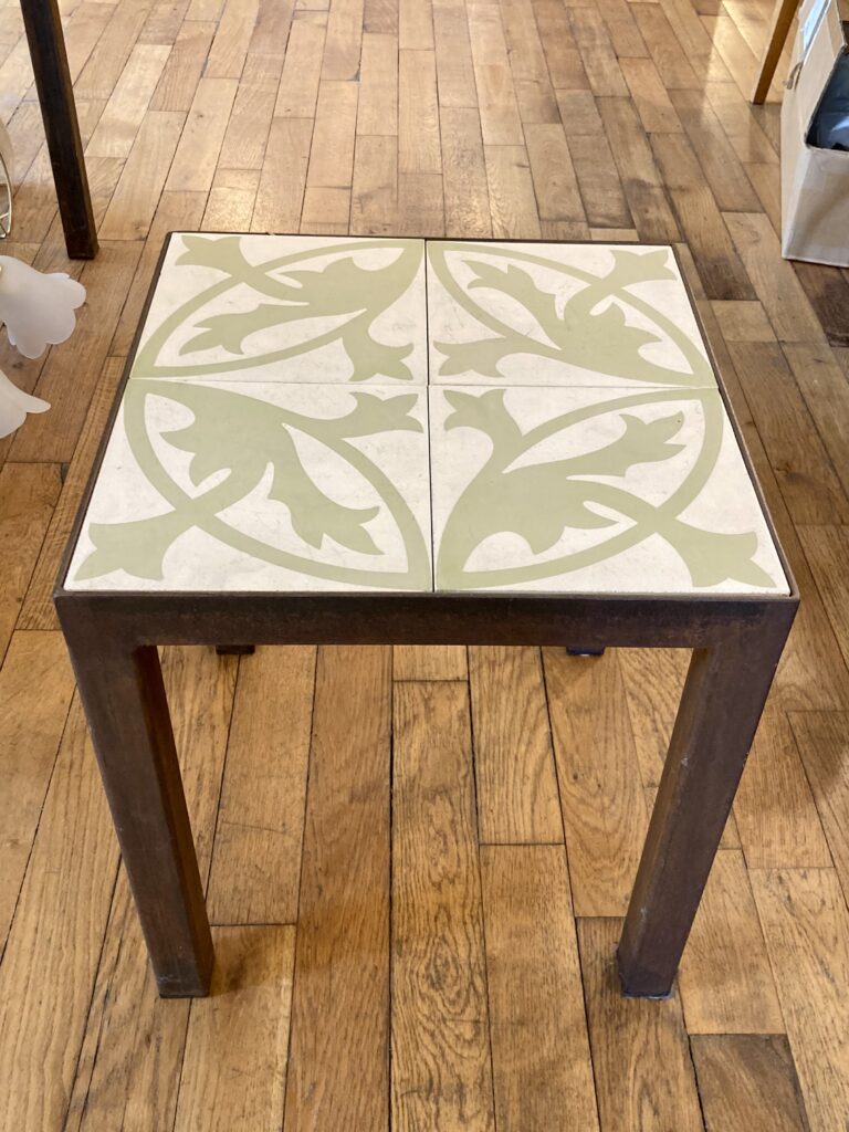 grüner Fliesen Couchtisch
