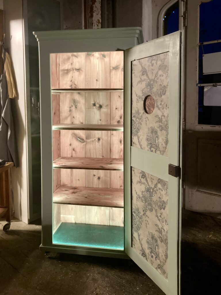 Brotschrank mit LED -Beleuchtung